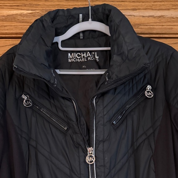 Michael Kors Women's black Puffer Jacket with Belt - Picture 5 of 12